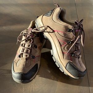 Northside mid rise hiking boot 🥾